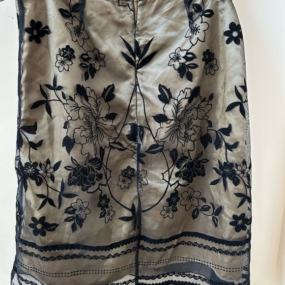 Nice Net Black Flower skirt 100% Polyester Inner. - Picture 4 of 7